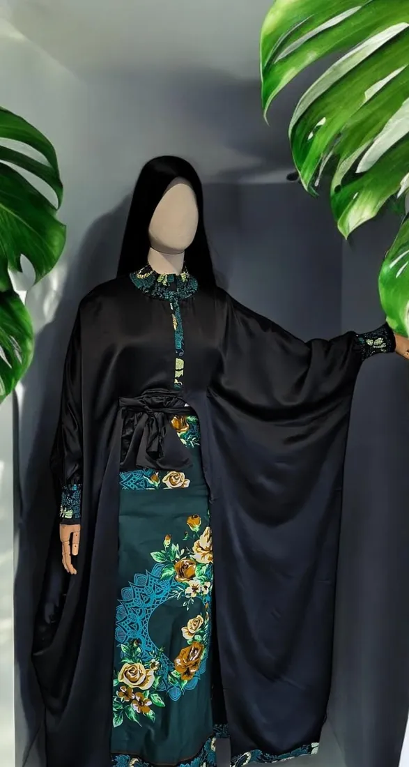 Abaya Mme Dar Nūr Black and green — Dar Nūr