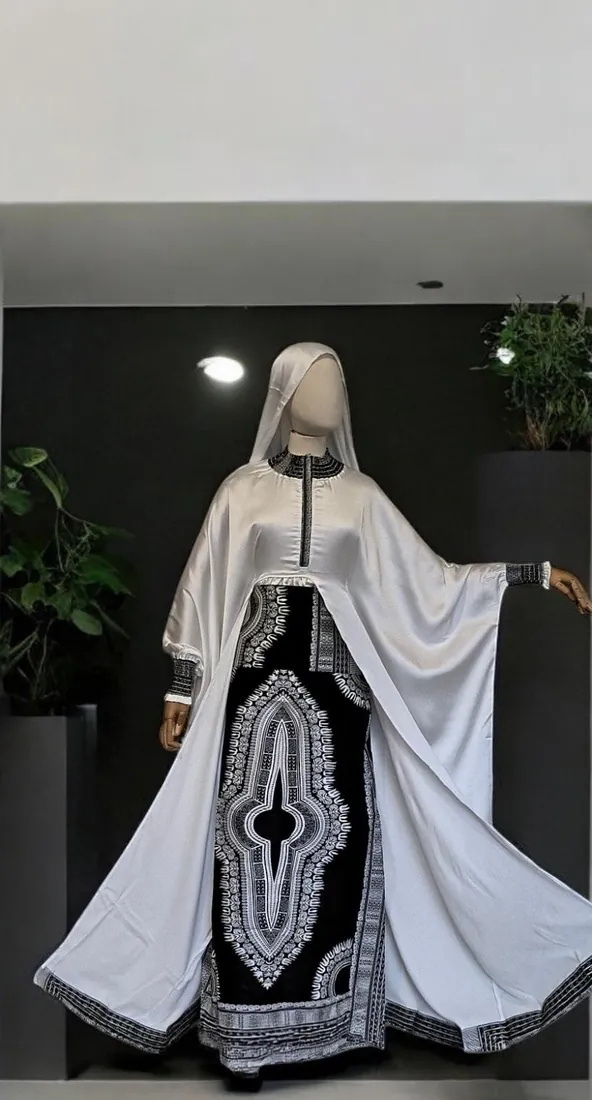 Abaya Mme Dar Nūr White and Black — Dar Nūr
