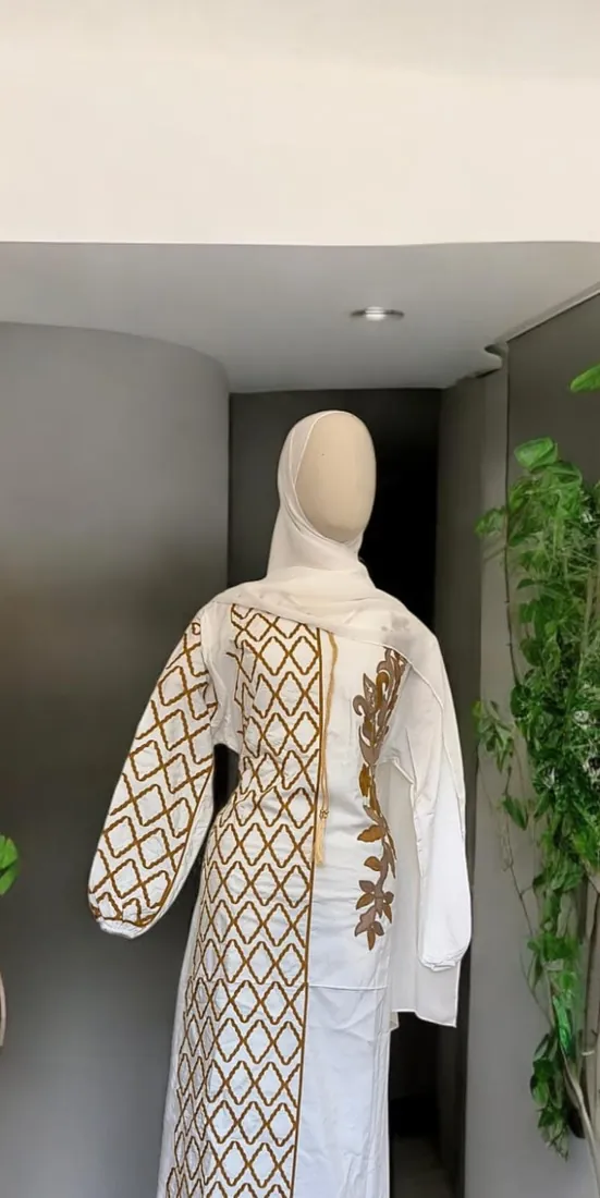 Abaya Nilla white and Gold — Dar Nūr