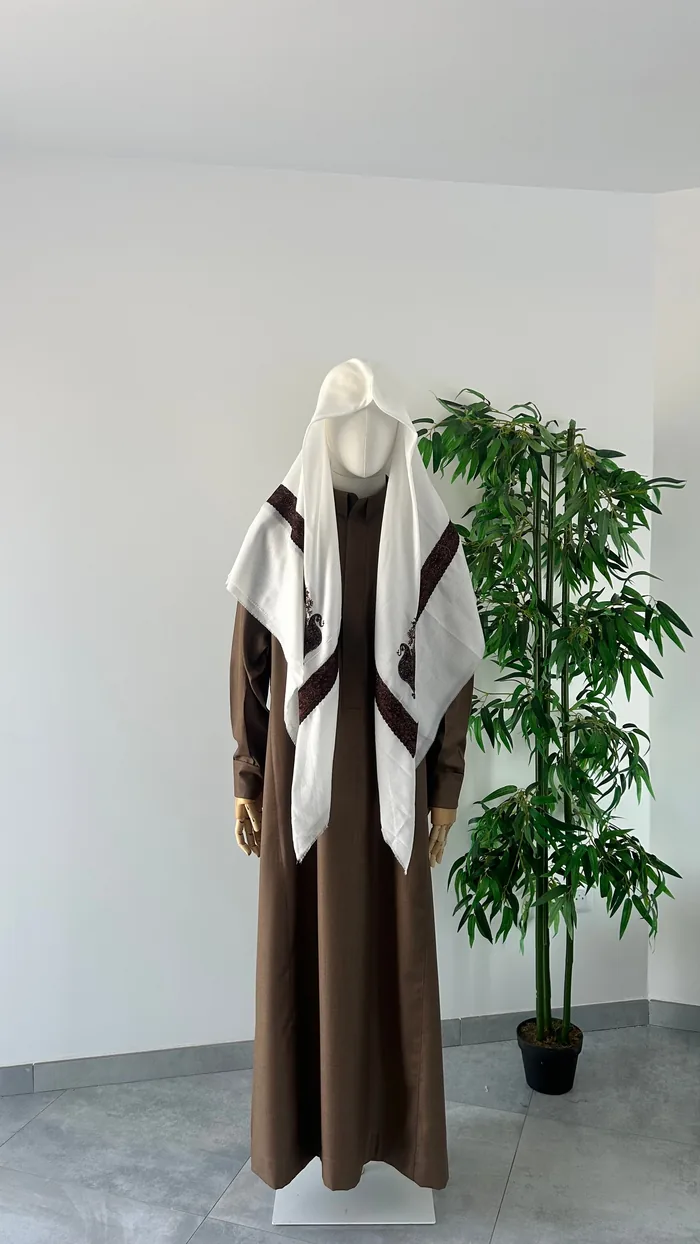 Qamis Saoudien Marron — Dar Nūr